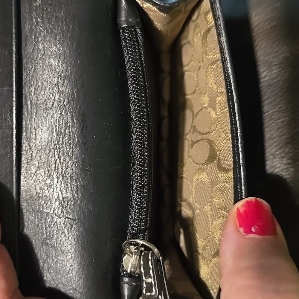 Coach Black Leather Compact Wallet with Key Ring Accent 4.75x3.25 Good Condition - Picture 5 of 13